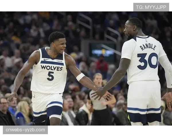 森林狼大胜爵士，爱德华兹与戈贝尔内外结合主导比赛